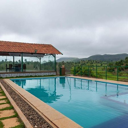Stayvista'S Ficus Farms - Mountain-View Haven With Rustic Artsy Interiors, Outdoor Pool, Glasshouse, Home Theatre & Karaoke Delight Igatpuri Extérieur photo