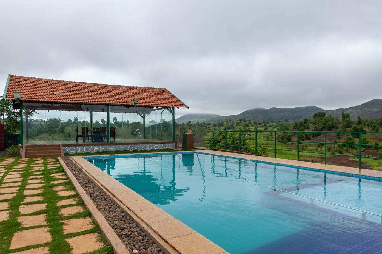 Stayvista'S Ficus Farms - Mountain-View Haven With Rustic Artsy Interiors, Outdoor Pool, Glasshouse, Home Theatre & Karaoke Delight Igatpuri Extérieur photo