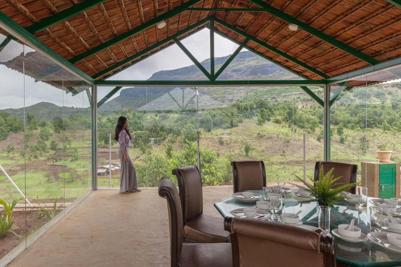 Stayvista'S Ficus Farms - Mountain-View Haven With Rustic Artsy Interiors, Outdoor Pool, Glasshouse, Home Theatre & Karaoke Delight Igatpuri Extérieur photo