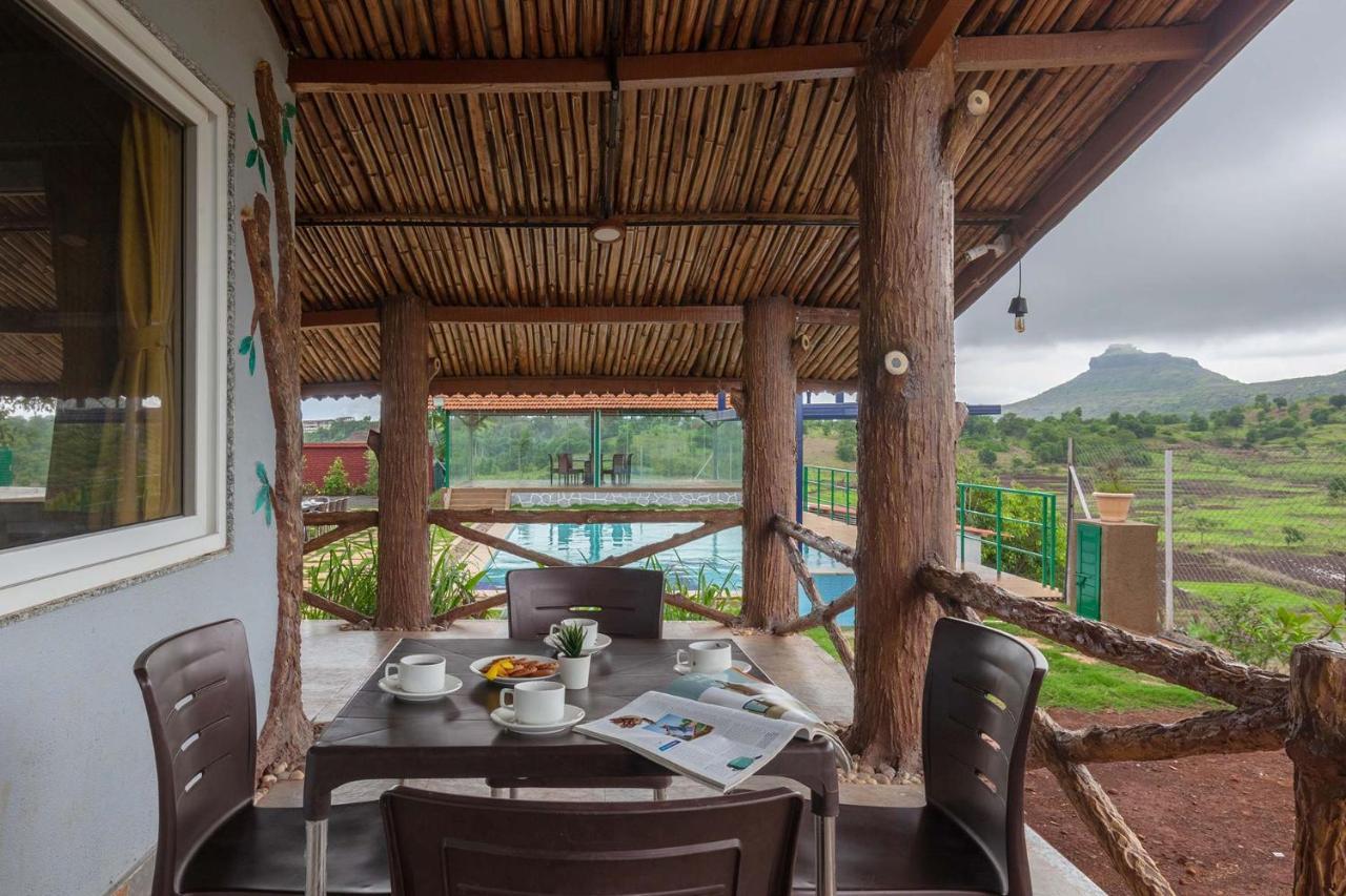 Stayvista'S Ficus Farms - Mountain-View Haven With Rustic Artsy Interiors, Outdoor Pool, Glasshouse, Home Theatre & Karaoke Delight Igatpuri Extérieur photo
