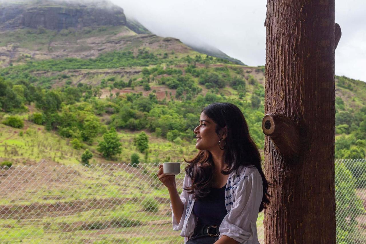 Stayvista'S Ficus Farms - Mountain-View Haven With Rustic Artsy Interiors, Outdoor Pool, Glasshouse, Home Theatre & Karaoke Delight Igatpuri Extérieur photo