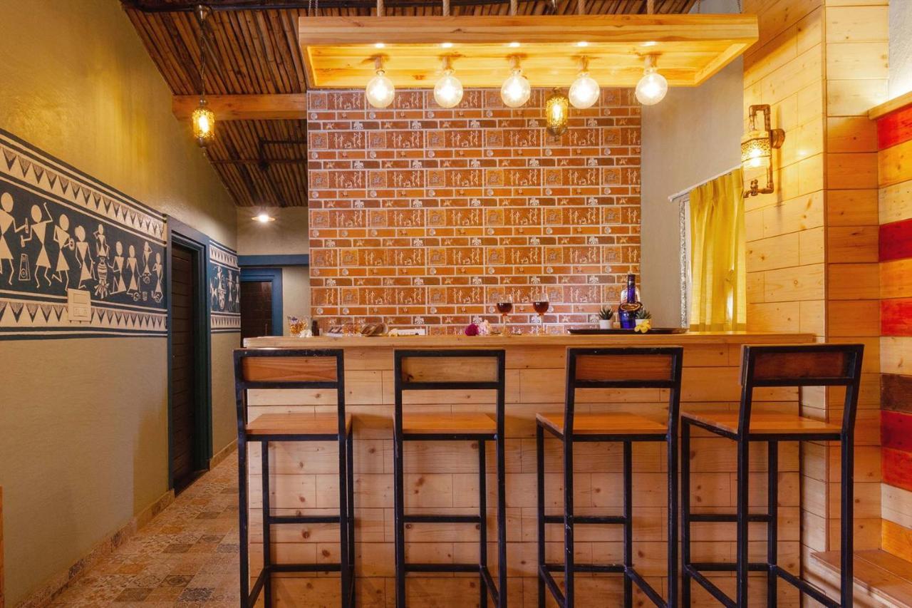 Stayvista'S Ficus Farms - Mountain-View Haven With Rustic Artsy Interiors, Outdoor Pool, Glasshouse, Home Theatre & Karaoke Delight Igatpuri Extérieur photo