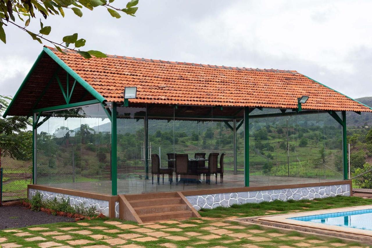 Stayvista'S Ficus Farms - Mountain-View Haven With Rustic Artsy Interiors, Outdoor Pool, Glasshouse, Home Theatre & Karaoke Delight Igatpuri Extérieur photo