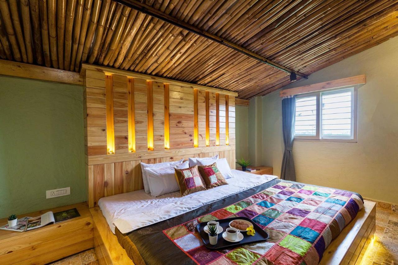 Stayvista'S Ficus Farms - Mountain-View Haven With Rustic Artsy Interiors, Outdoor Pool, Glasshouse, Home Theatre & Karaoke Delight Igatpuri Extérieur photo