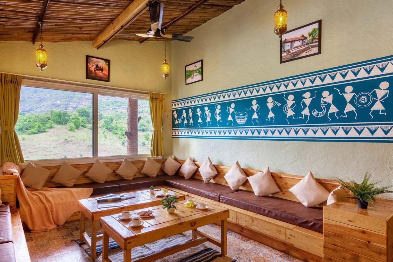 Stayvista'S Ficus Farms - Mountain-View Haven With Rustic Artsy Interiors, Outdoor Pool, Glasshouse, Home Theatre & Karaoke Delight Igatpuri Extérieur photo