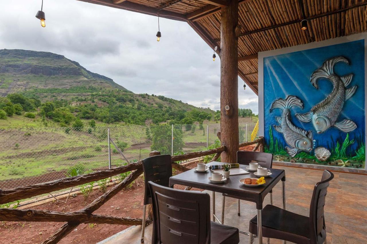 Stayvista'S Ficus Farms - Mountain-View Haven With Rustic Artsy Interiors, Outdoor Pool, Glasshouse, Home Theatre & Karaoke Delight Igatpuri Extérieur photo
