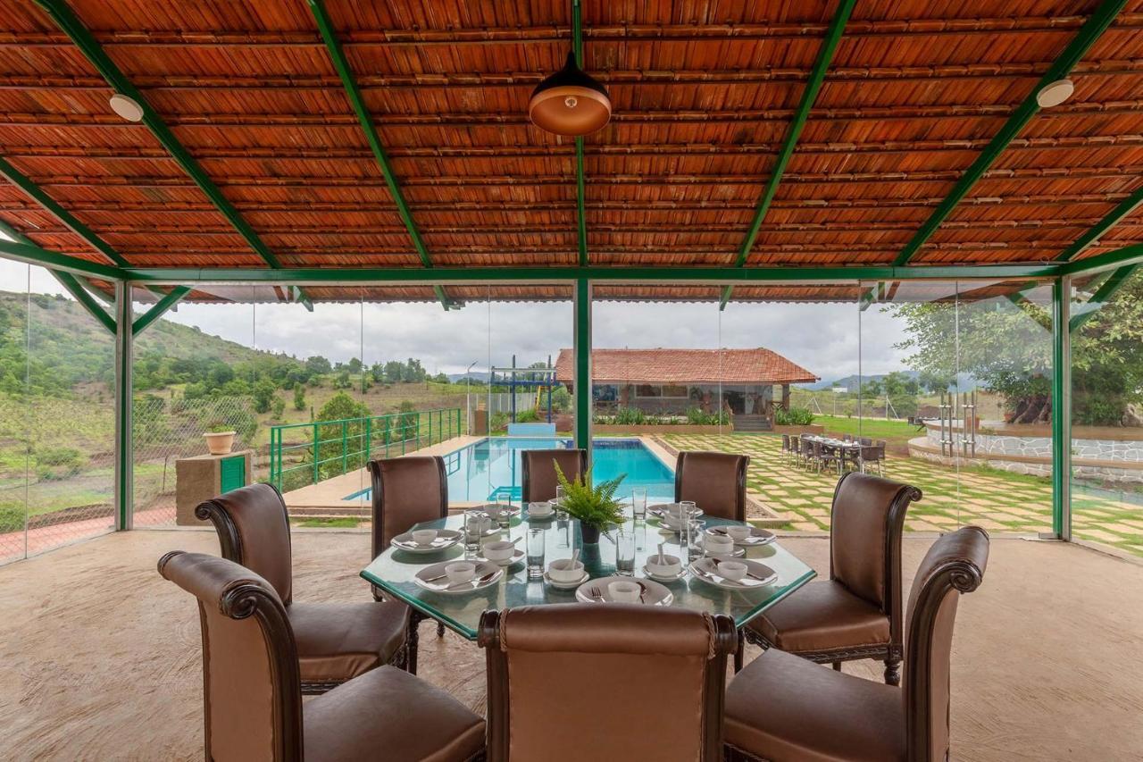 Stayvista'S Ficus Farms - Mountain-View Haven With Rustic Artsy Interiors, Outdoor Pool, Glasshouse, Home Theatre & Karaoke Delight Igatpuri Extérieur photo