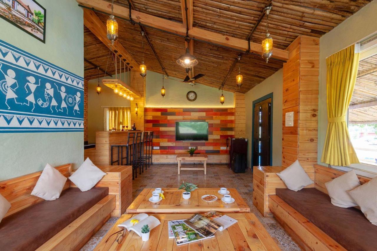 Stayvista'S Ficus Farms - Mountain-View Haven With Rustic Artsy Interiors, Outdoor Pool, Glasshouse, Home Theatre & Karaoke Delight Igatpuri Extérieur photo