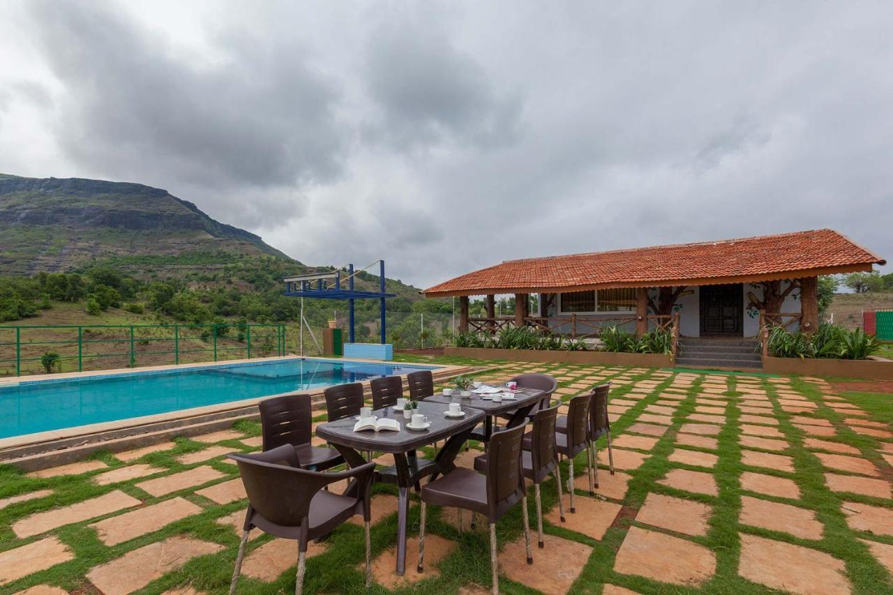 Stayvista'S Ficus Farms - Mountain-View Haven With Rustic Artsy Interiors, Outdoor Pool, Glasshouse, Home Theatre & Karaoke Delight Igatpuri Extérieur photo