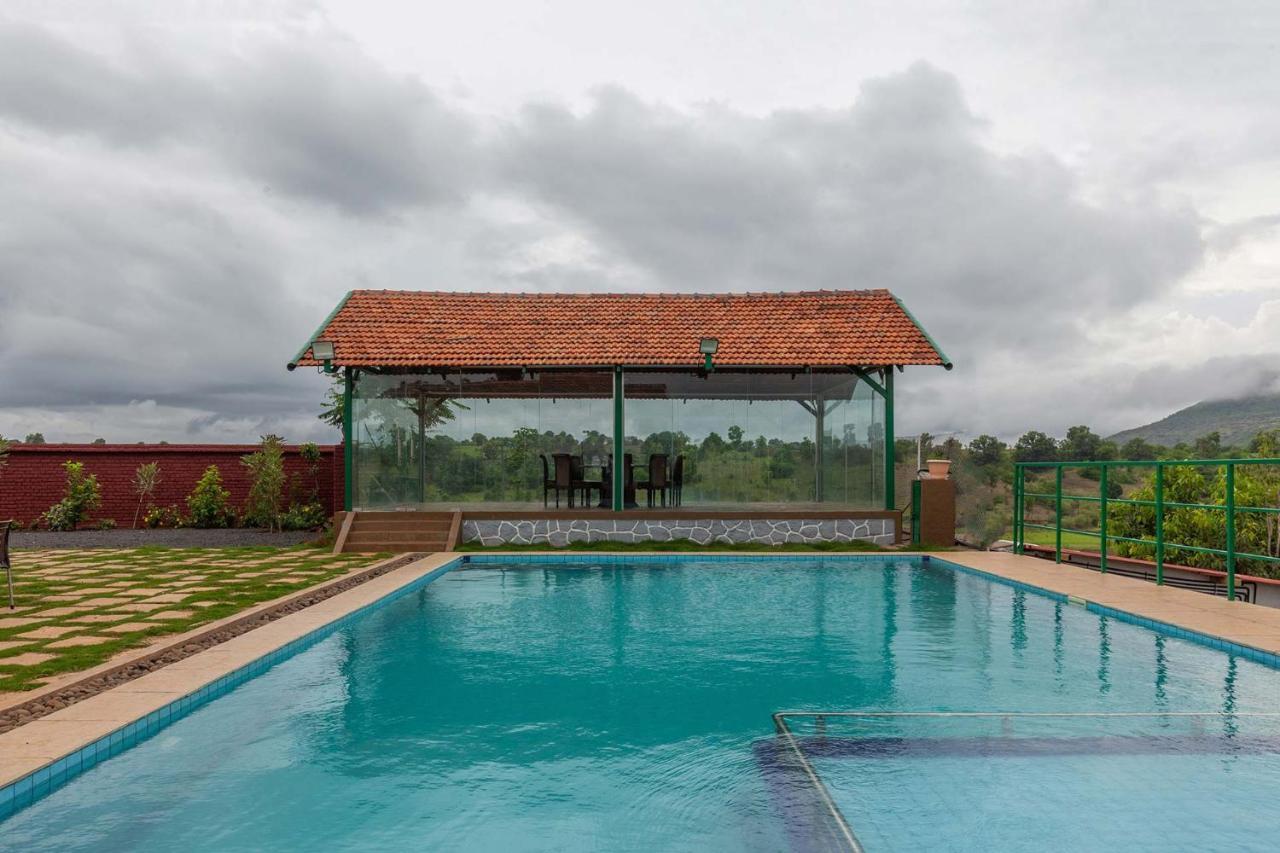Stayvista'S Ficus Farms - Mountain-View Haven With Rustic Artsy Interiors, Outdoor Pool, Glasshouse, Home Theatre & Karaoke Delight Igatpuri Extérieur photo