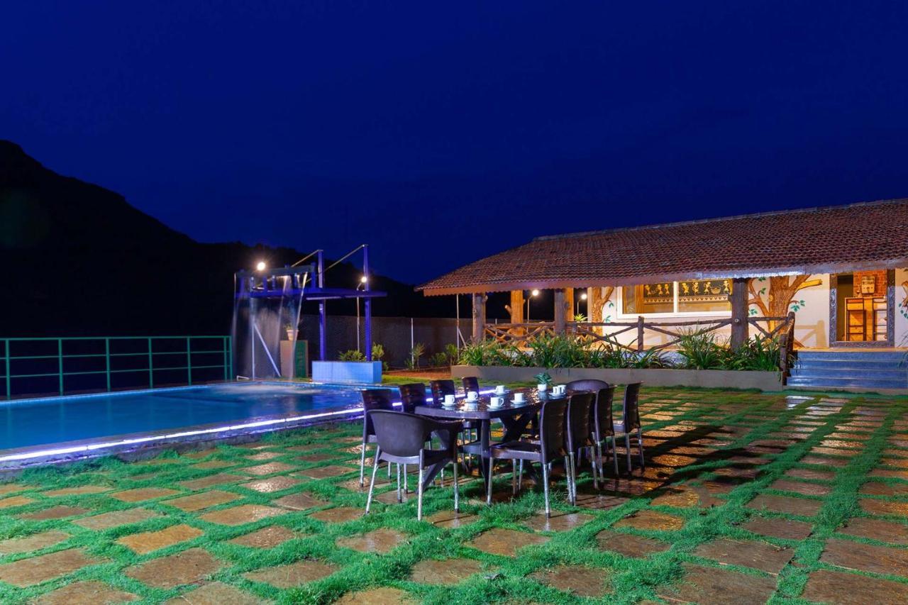 Stayvista'S Ficus Farms - Mountain-View Haven With Rustic Artsy Interiors, Outdoor Pool, Glasshouse, Home Theatre & Karaoke Delight Igatpuri Extérieur photo